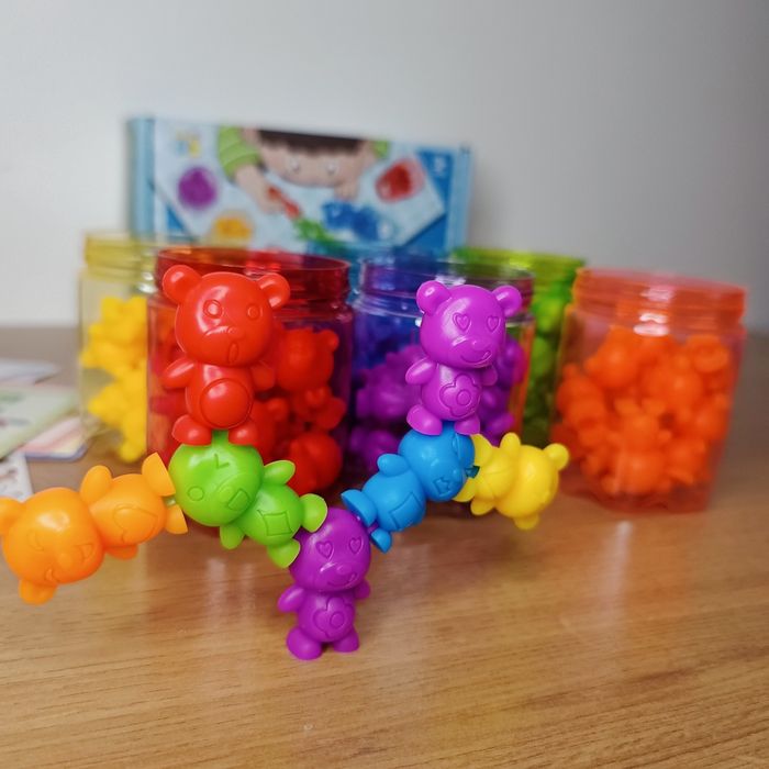 Гра логічна сортер по кольорам 92 деталі,гумові фігурки,щипці,завдання