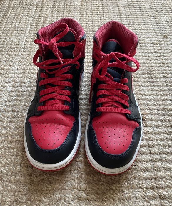 Jordan 1 Mid preto e encarnado (43)