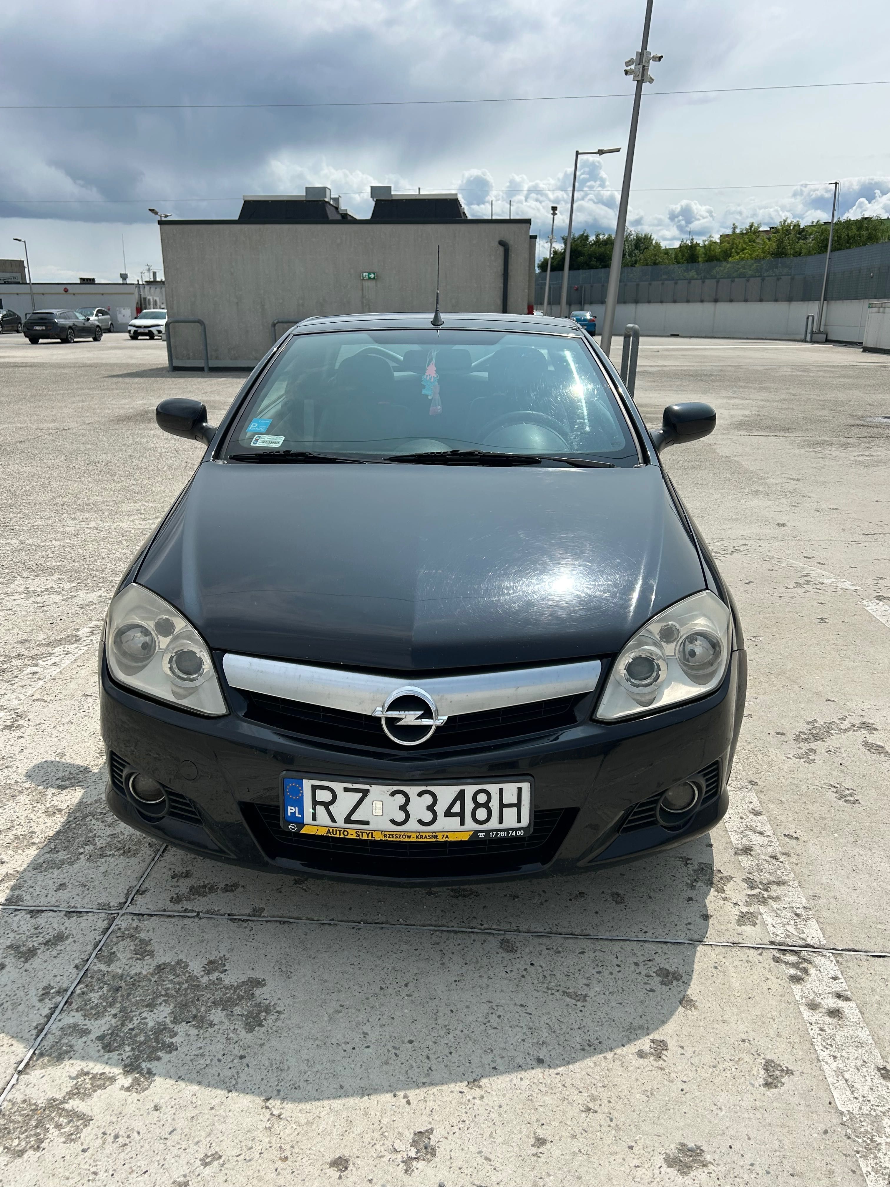 Sprzedam Opel Tigra 1.8 2007