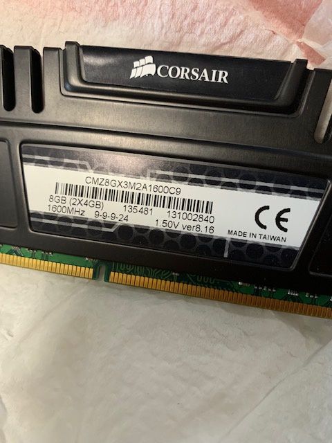 Vendo RAM corsaair 12g 3 pentes de 4g
