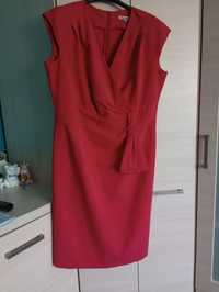 Sukienka koloru czerwonego