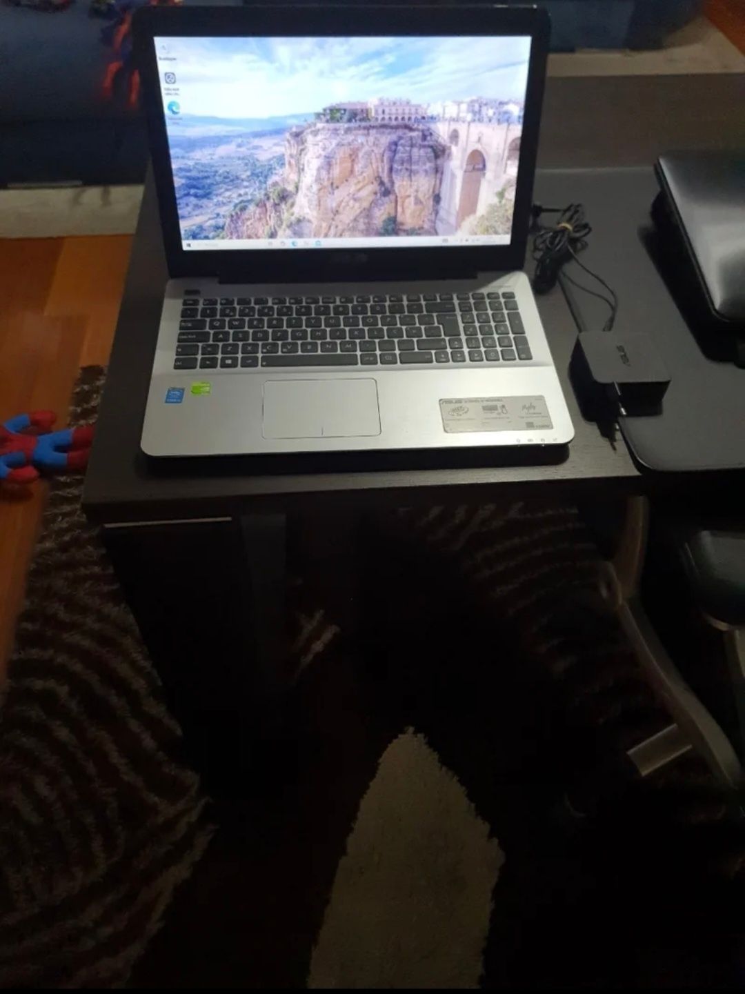 Portátil Asus X555