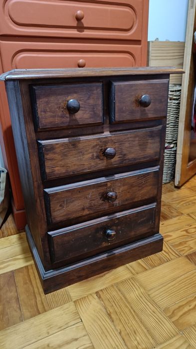 Móvel de apoio ou mesinha de cabeceira