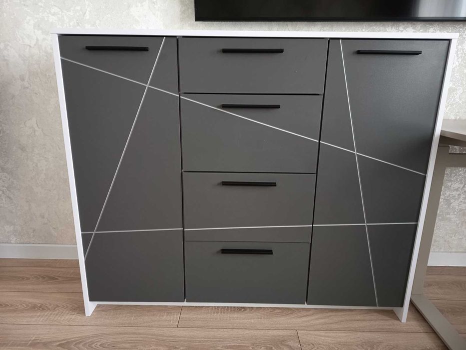 Комод в спальню на 4 шухляди та 2 двері