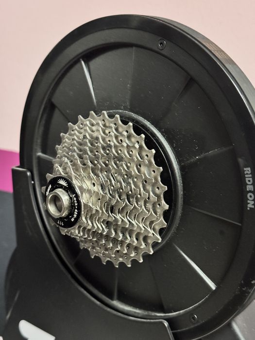 trenażer Zwift Hub smart trainer