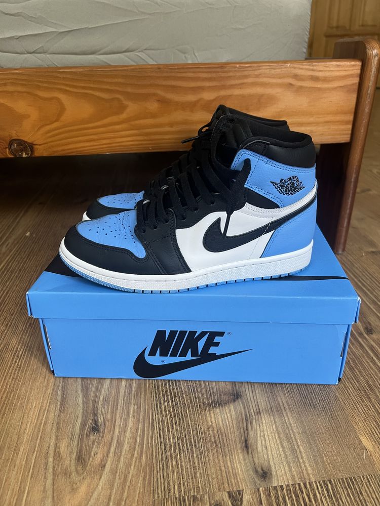 Nike Air Jordan 1 Retro High OG UNC Toe