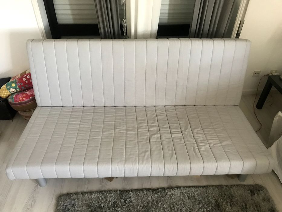 Sofá-cama IKEA em bom estado