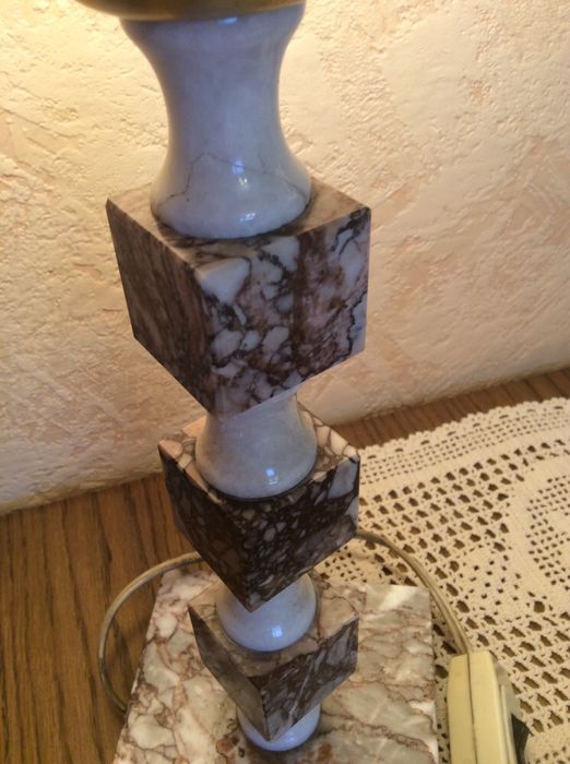 Lampa stołowa z naturalnego marmuru, możliwa wysyłka
