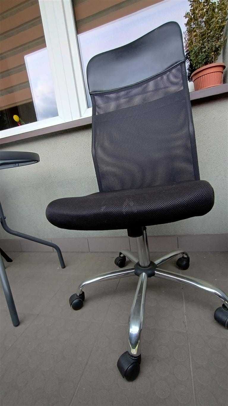 Fotel krzesło obrotowe z płynnie regulowaną wysokością siedzenia