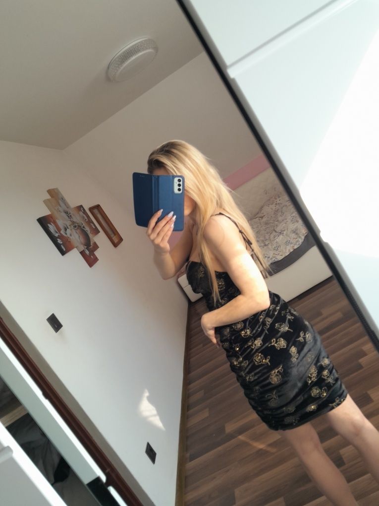 Sukienka welurowa blyszczaca marszczoną sexy mini dekolt s m