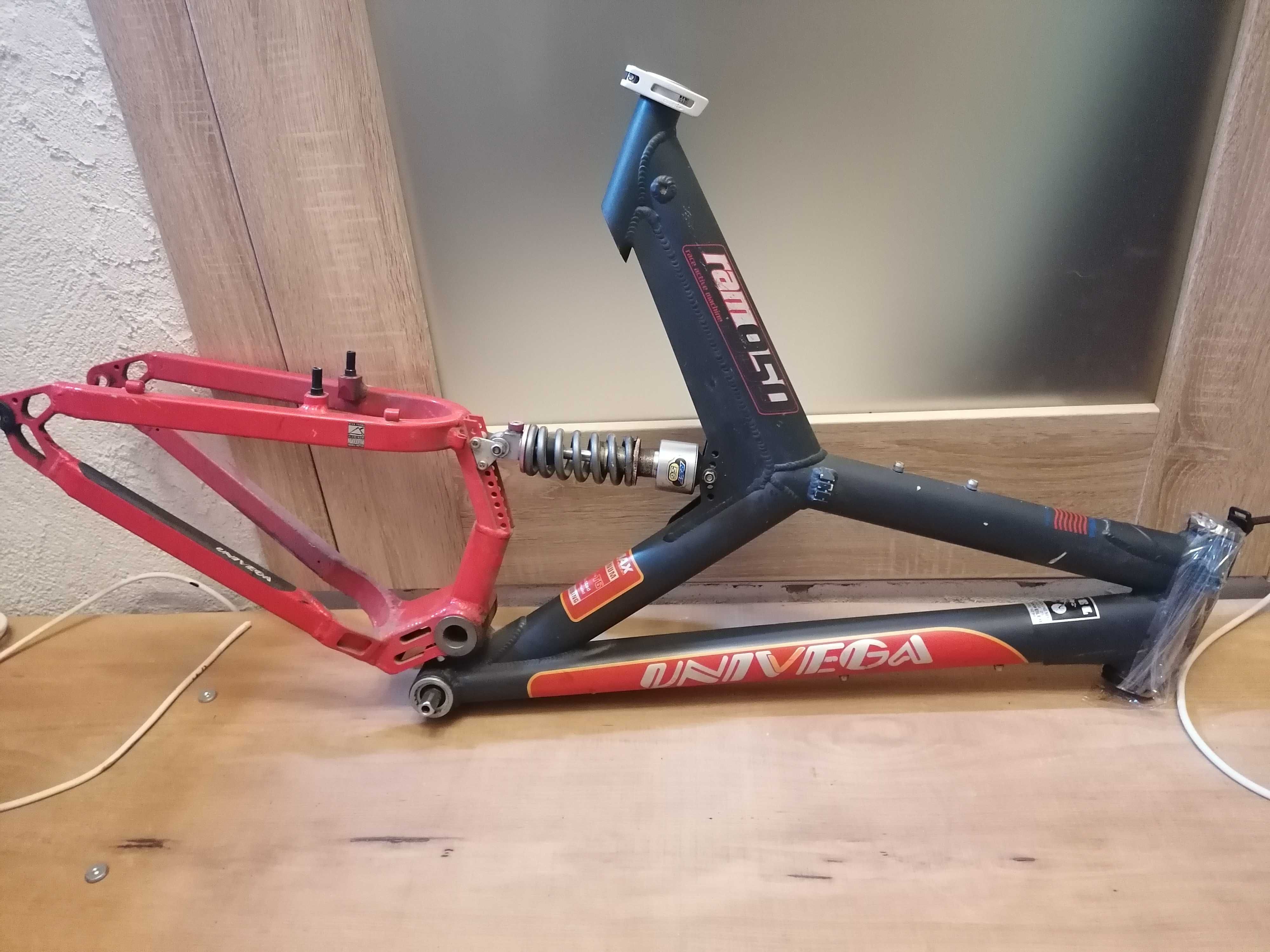 rama rowerowa UNIVEGA RAM 950 vintage solidna full