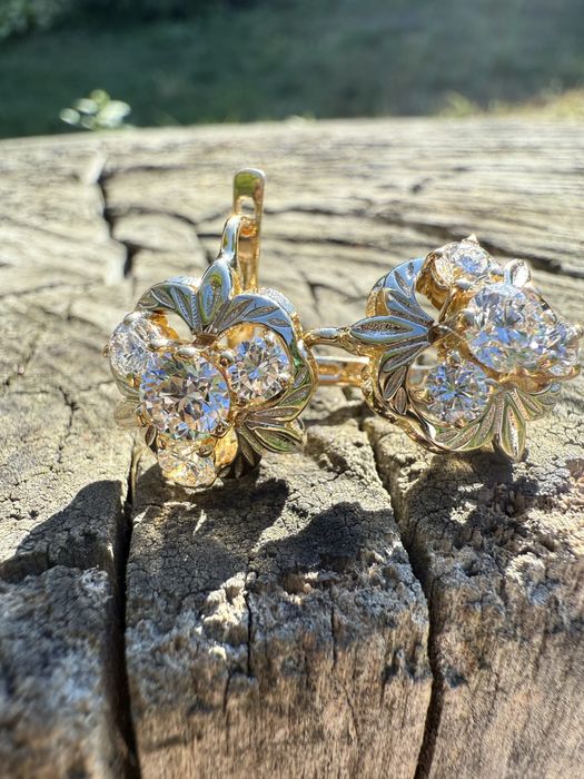 Сережки Конюшина з якутськими діамантами