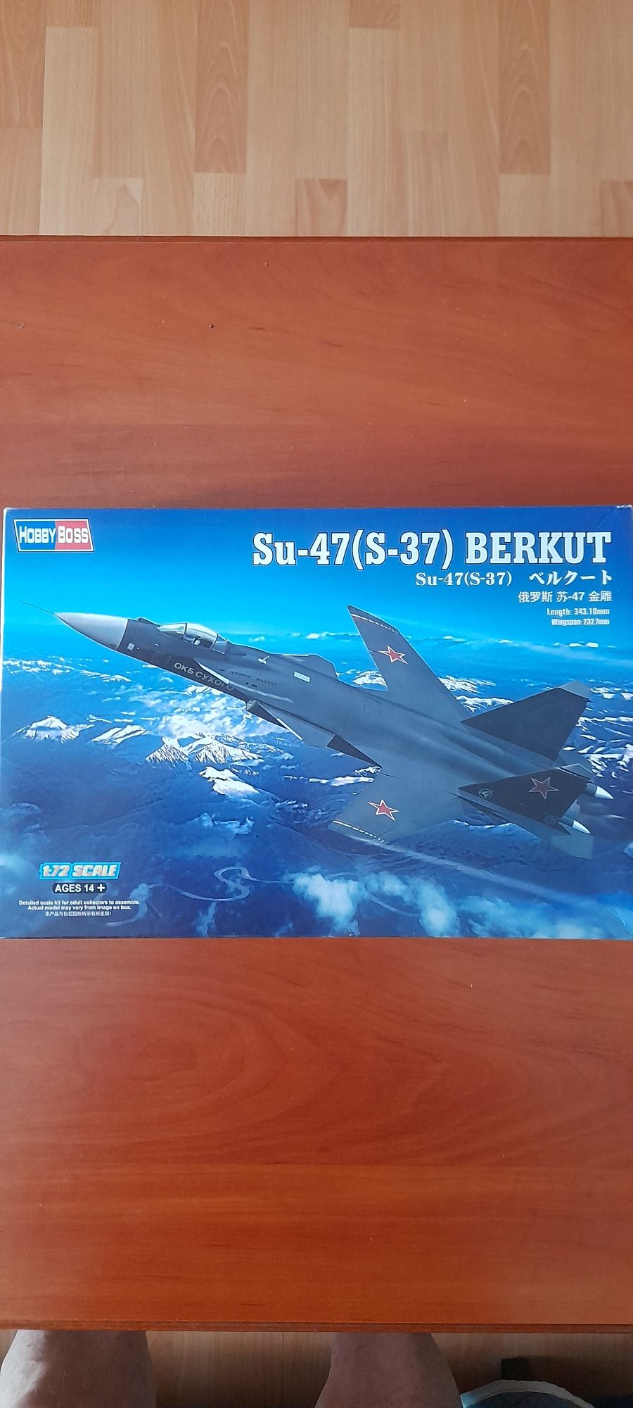 Samolot SU-47 Berkut. Skala 1:72.