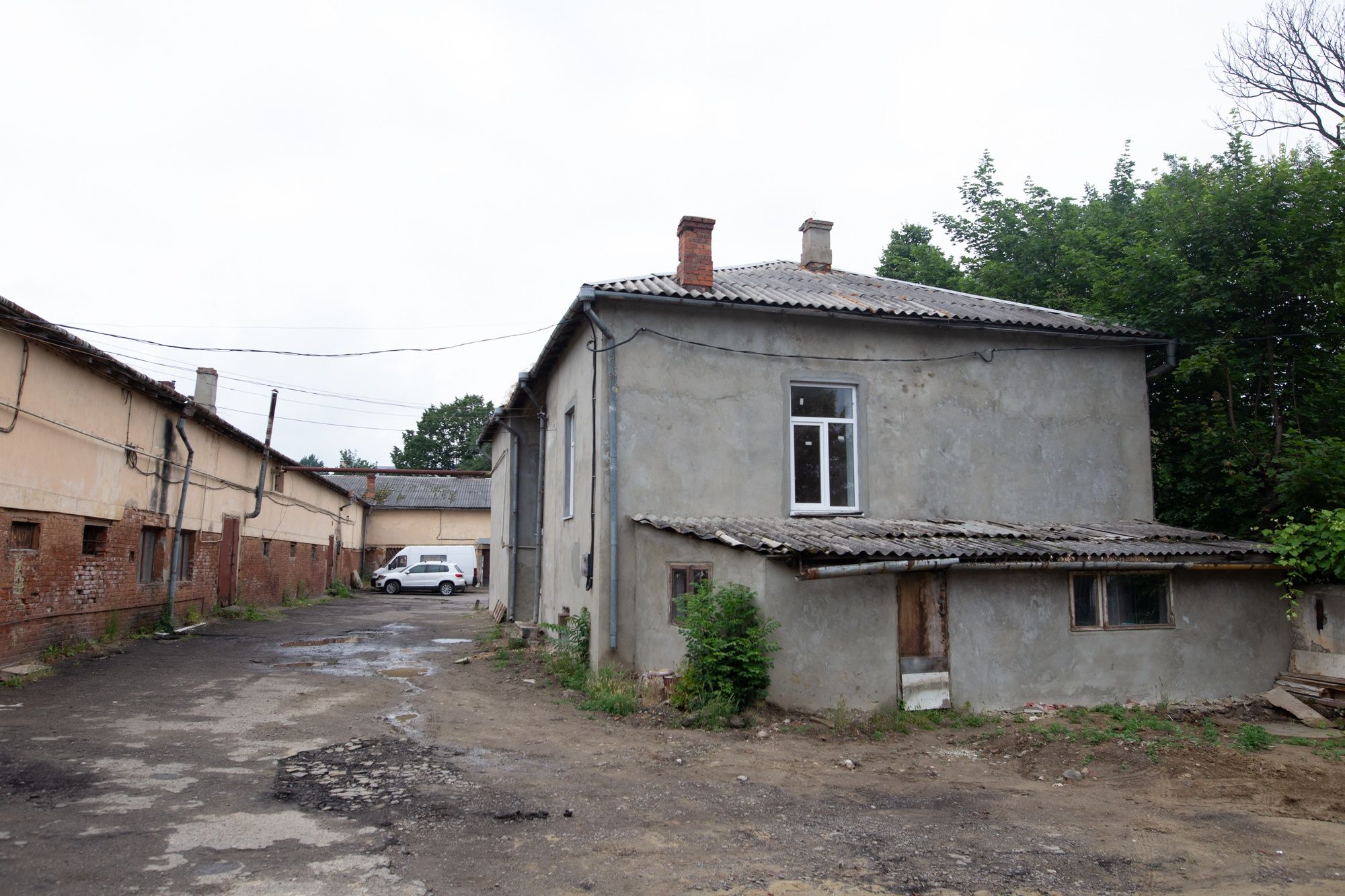 Продається   група комерційних приміщень біля ЖД Вокзалу в м. Чернівці