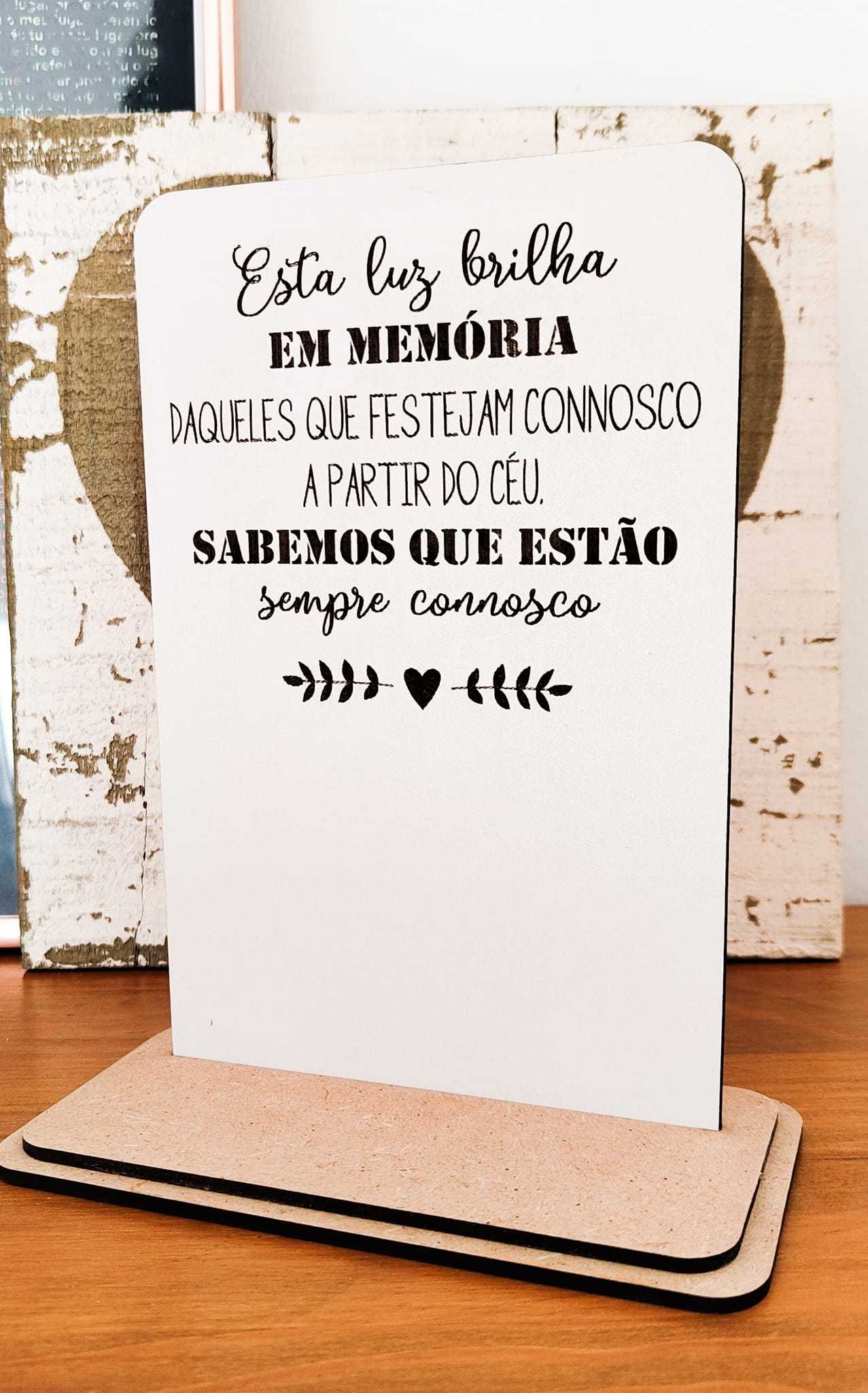Placa de homenagem