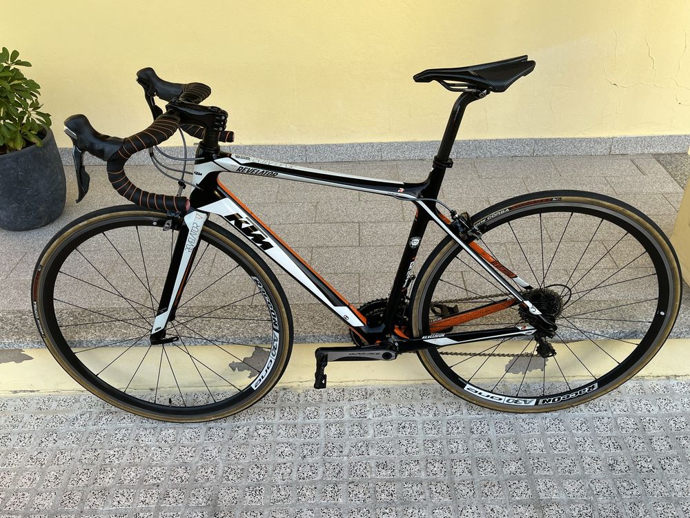 KTM Revelator Prime. Carbono.
