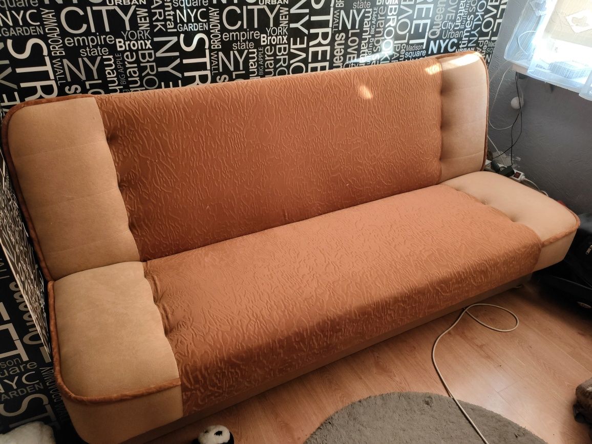 Kanapa.       Sofa
