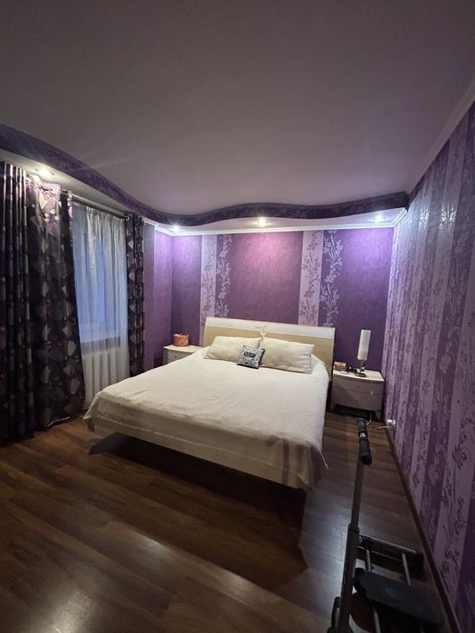 Продаж 4 кімнатної квартири .вул Незалежеості