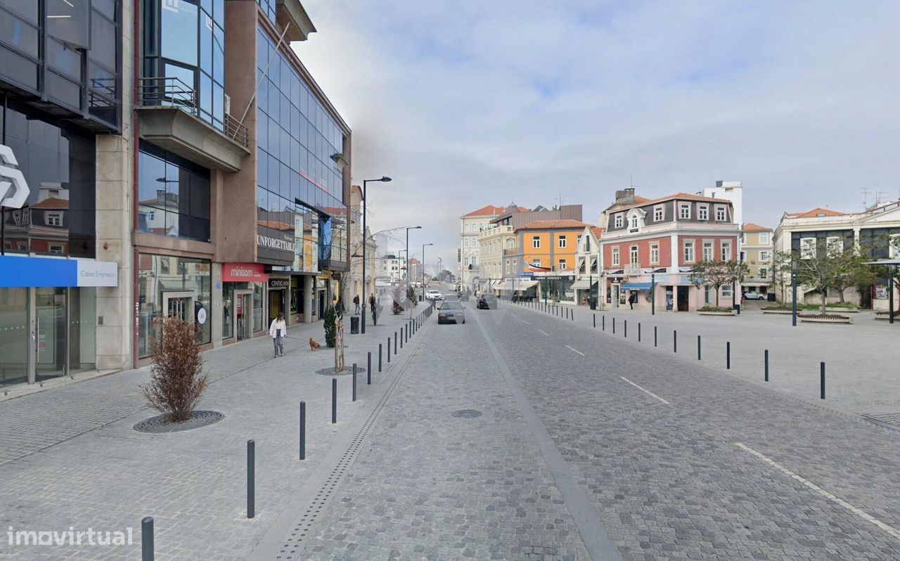 Loja no Centro Avenida, junto ao Fórum de Aveiro