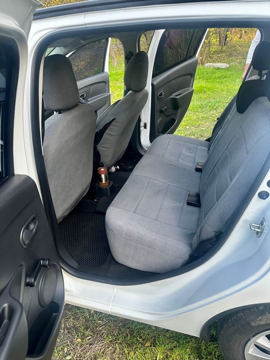 Продам автомобиль Рено Сандеро