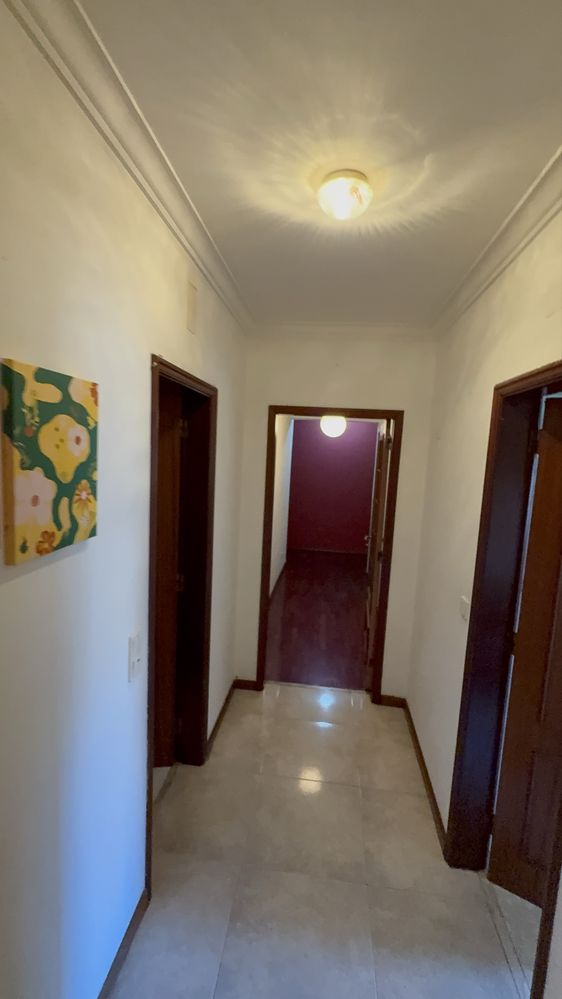 Quarto com casa de banho privativa em Massamá