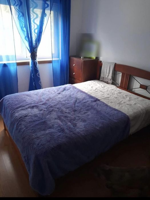 Quarto completo com colchão e estrado