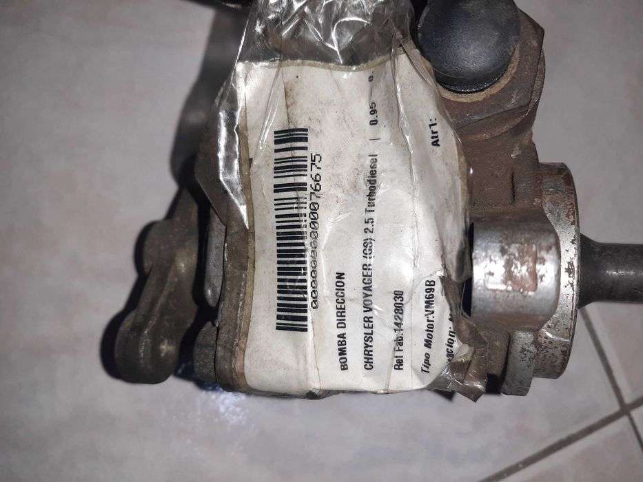 Vendo bomba de direçāo Chrysler Voyager turbo disel 2500 gasoleo