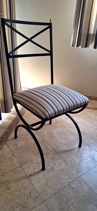 Black friday de cadeiras e mesa e um sistema de home video da sony