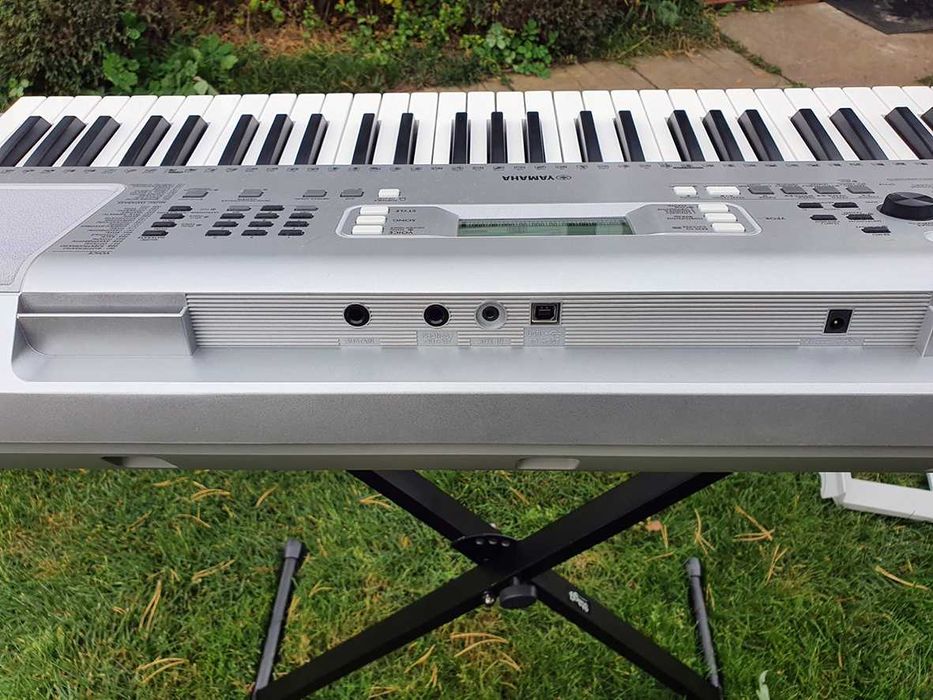 Синтезатор Yamaha YPT-370 (61-клавішна динамічна клавіатура)