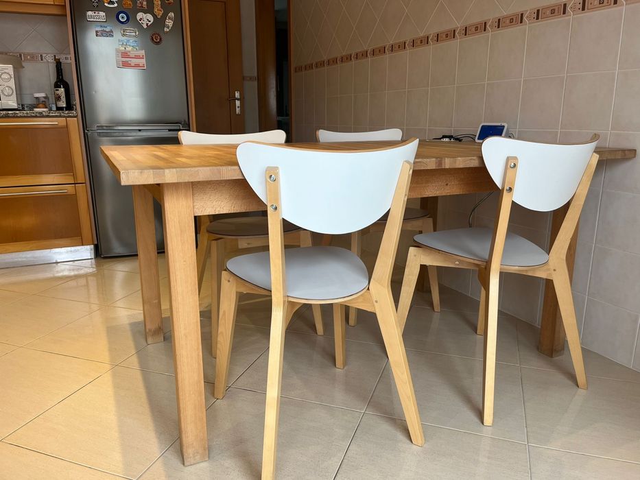 Mesa de jantar iKea com extensor e 4 cadeiras iKea Nordmyra