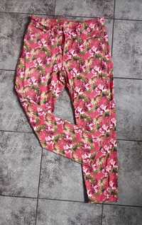 Różowe spodnie 7/8 w kwiaty. Dream Jeans