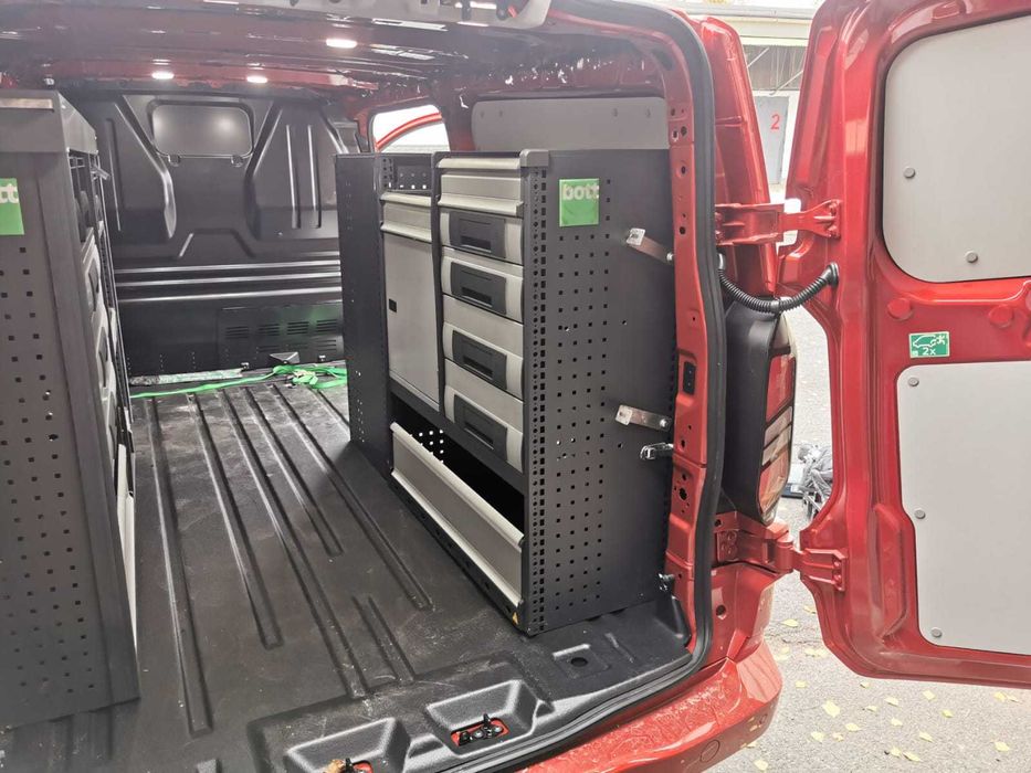 Zabudowy serwisowe warsztatowe IVECO DAILY VW Mercedes Crafter MAN TGE