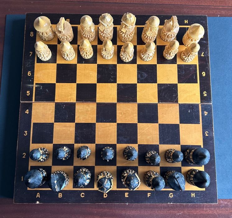 Jogo de Xadrez em madeira