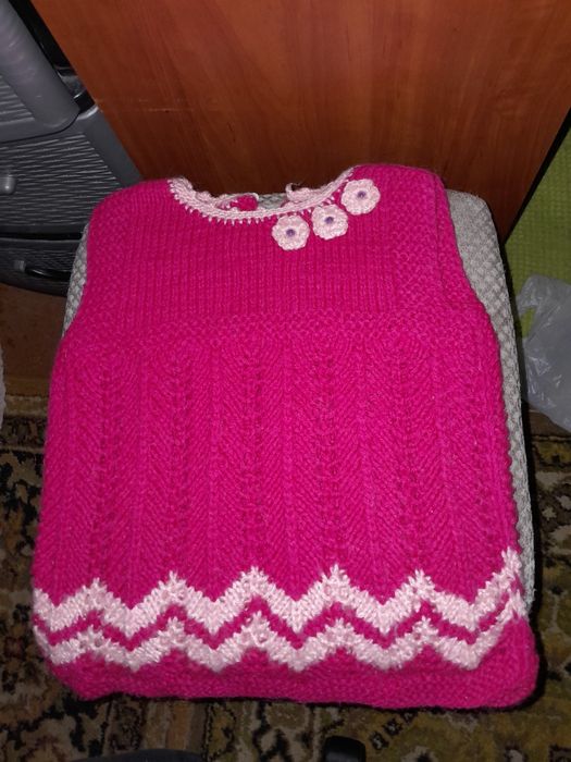 Продам на дівчинку 2 роки!