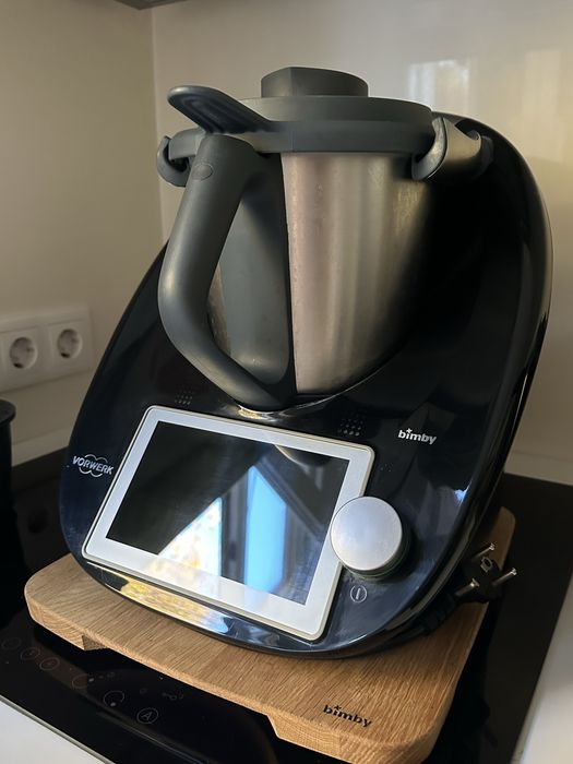 Bimby TM6 preta com segundo copo