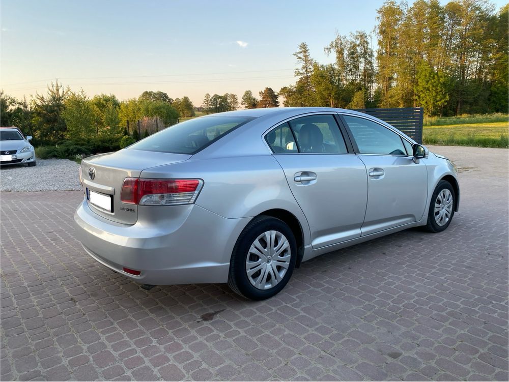 Toyota Avensis 2.0 diesel 126KM z 2010 roku