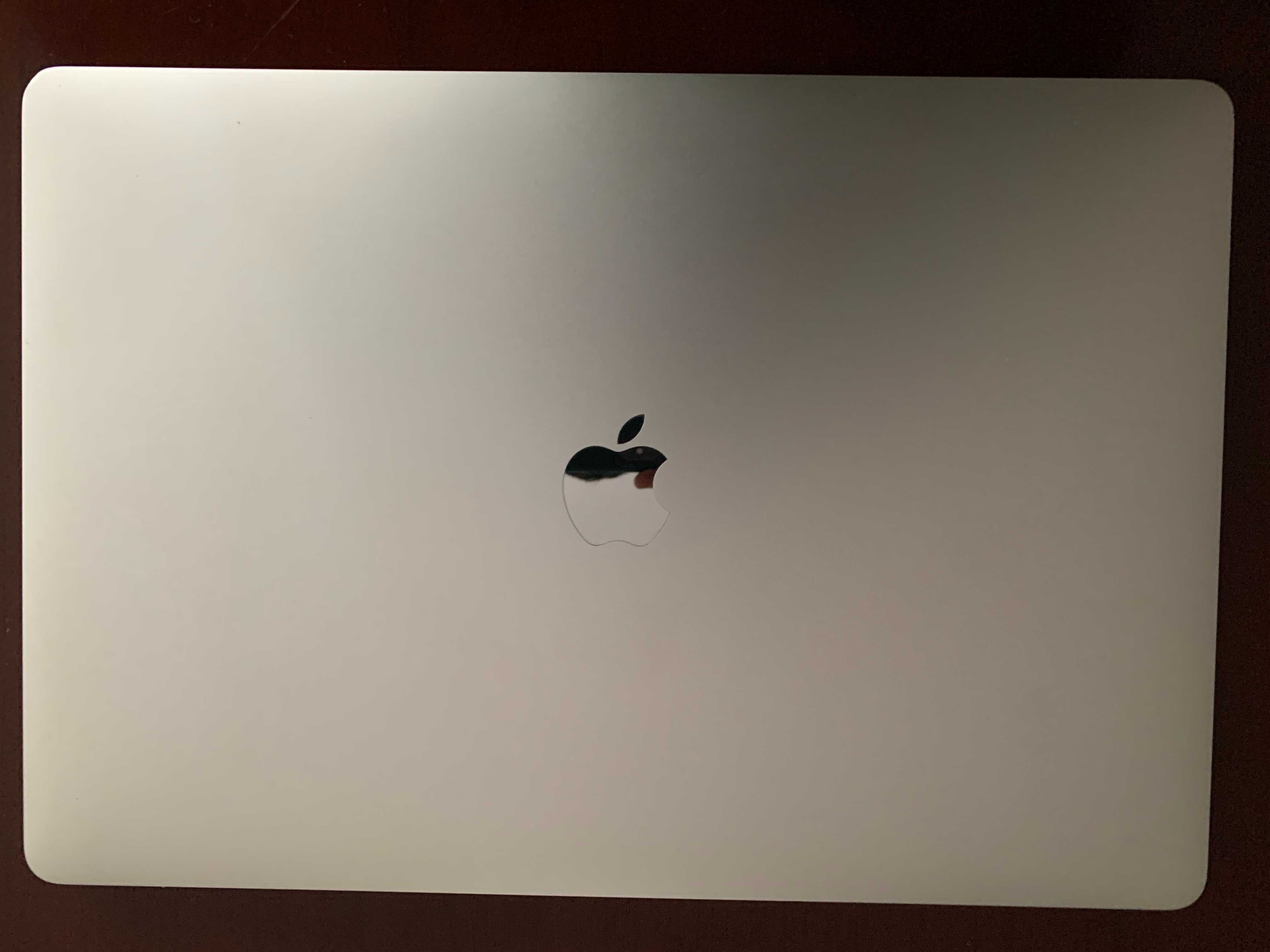 Computador Portátil Apple MacBook Pro i7 Touchbar 15.4''