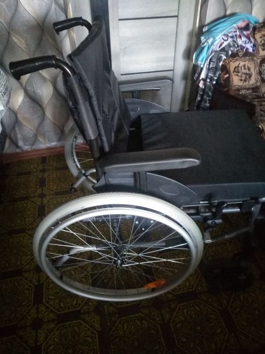 Инвалидная коляска.
