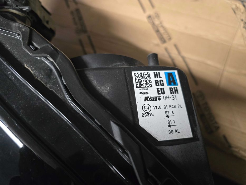 lampa przód Toyota Aygo X