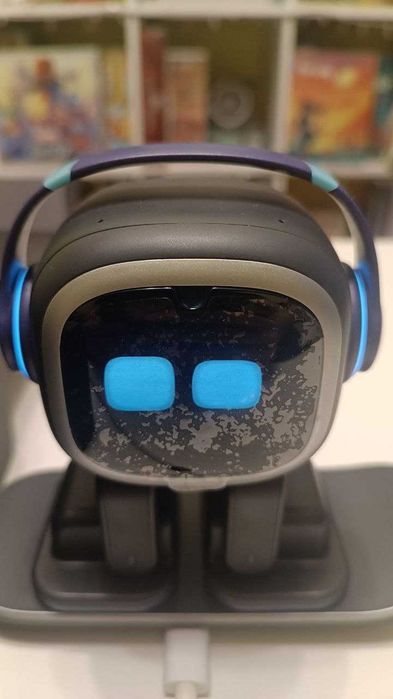 Робот-іграшка з штучним інтелектом EMO AI