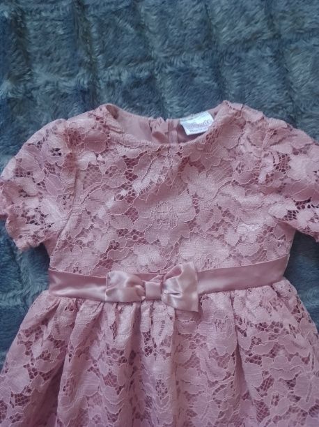Elegancka sukienka koronkowa dla dziewczynki, róż, r. 98 24 - 36m