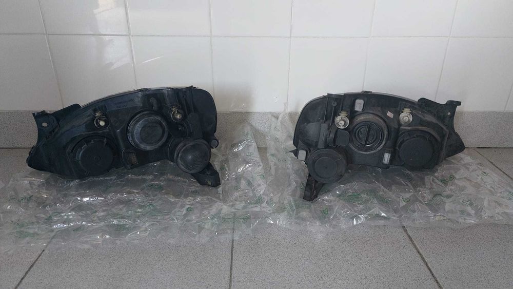 Conjunto de faróis Opel Corsa C