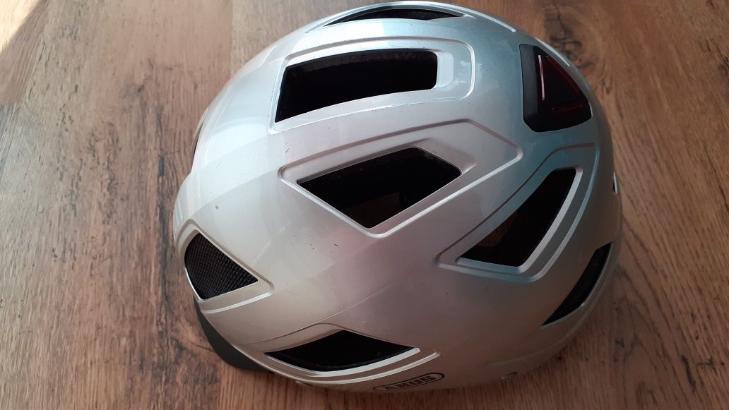 Kask rowerowy firmy Abus model Hyban 2.0