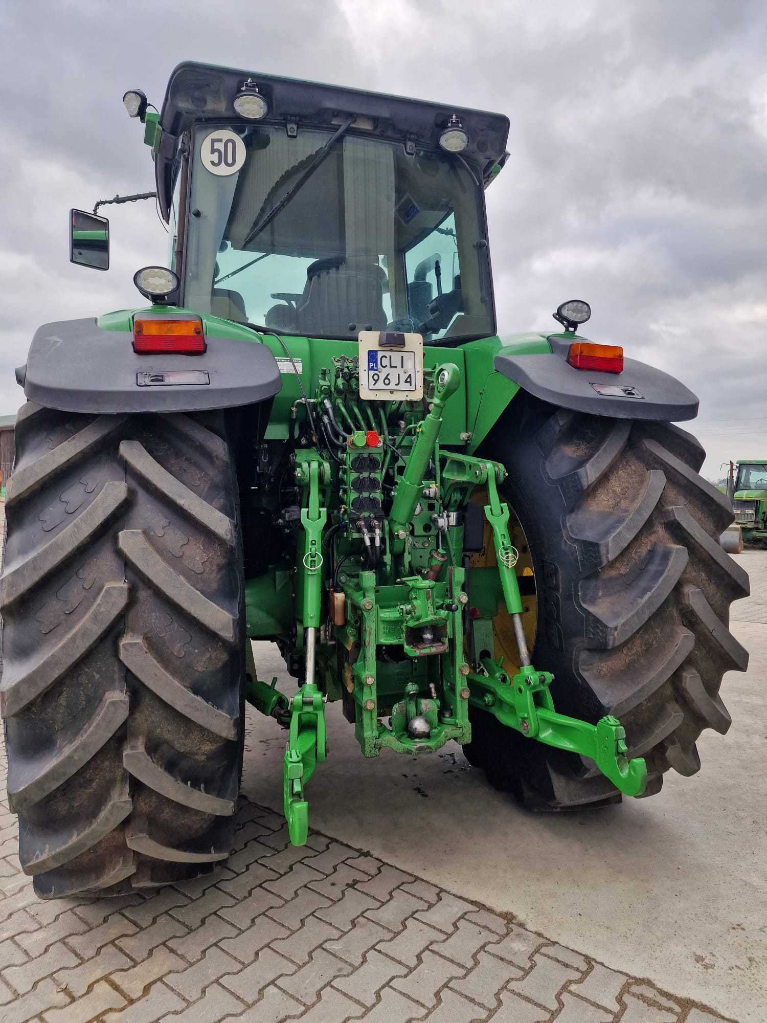 Wynajem ciągnika rolniczego John Deere 7930