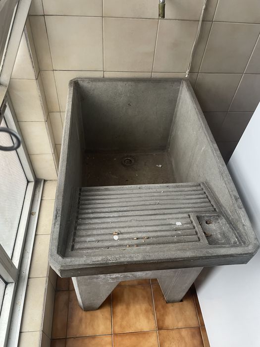Tanque em betão como novo