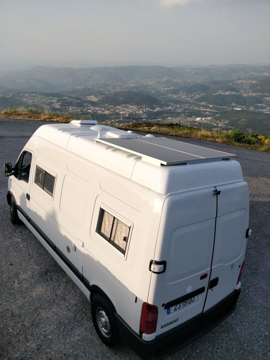 Aluga-se Autocaravana Renault Master – 6 Lugares | 100% Off-Grid