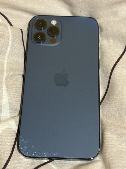 Айфон 12 про на гарантії