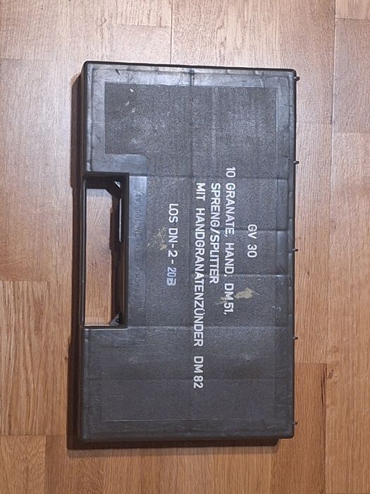 Niemiecka skrzynia wojskowa na granaty DM51