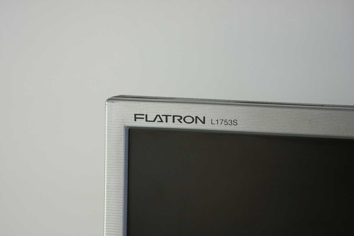 Monitor Flatron LG 1753S z kablami typu 4:3