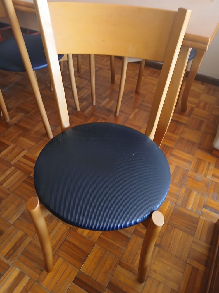 Mesa com 4 cadeiras